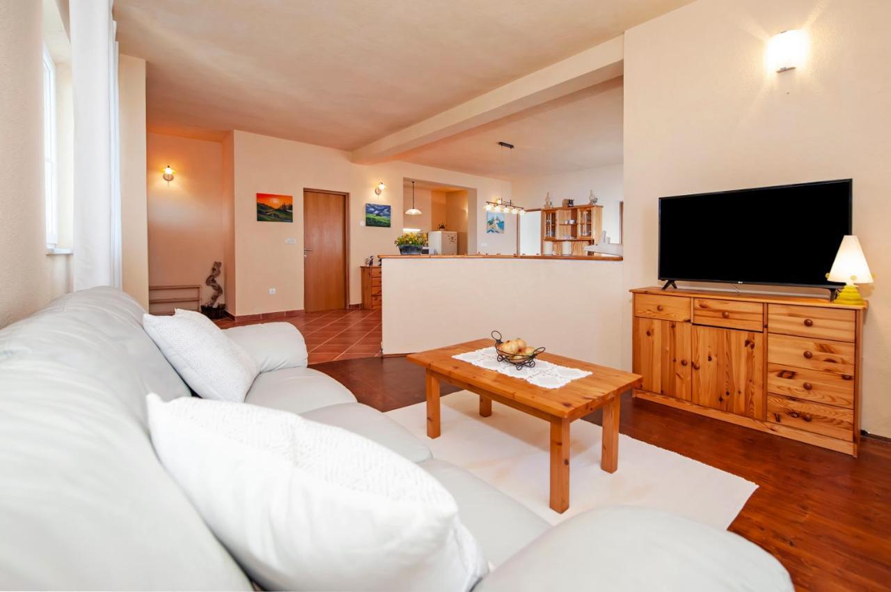 Apartments Fra & Mar With Swimming Pool In 2025 Sorici Extérieur photo